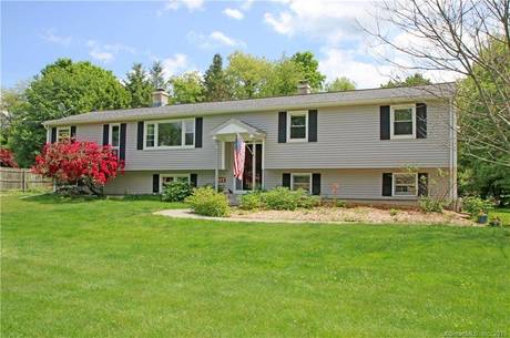 Single Family Home Sold in Newtown CT 06470. Ranch house near waterfront with 2 car garage.