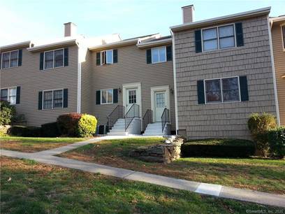 Condo Home For Rent in Bridgeport CT 06606. Ranch house near waterfront with 1 car garage.