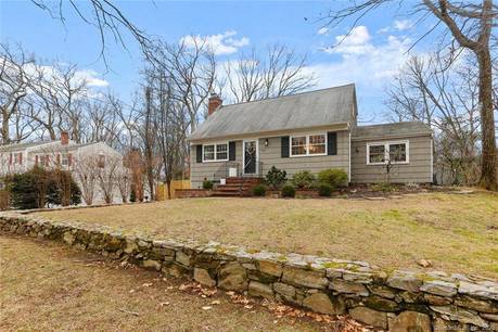 Single Family Home For Sale in Fairfield CT 06825. cape cod house near beach side waterfront.