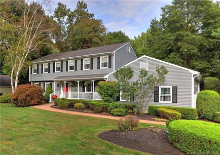 Single Family Home For Sale in Trumbull CT 06611. Colonial house near waterfront with 2 car garage.