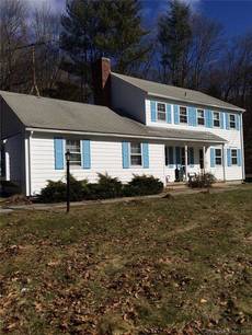 Single Family Home For Rent in Redding CT 06896. Colonial house near waterfront.