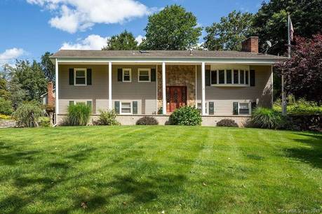 Single Family Home For Sale in Norwalk CT 06851. Ranch, colonial house near beach side waterfront with 2 car garage.