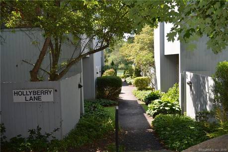 Condo Home For Sale in Ridgefield CT 06877. Ranch house near lake side waterfront with swimming pool.