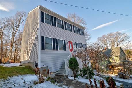 Single Family Home For Sale in Shelton CT 06484. Colonial house near waterfront with 1 car garage.