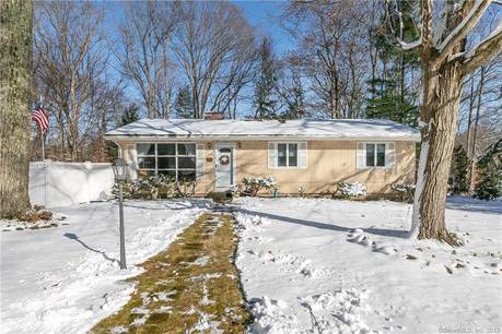 Single Family Home For Sale in Shelton CT 06484. Ranch house near waterfront.