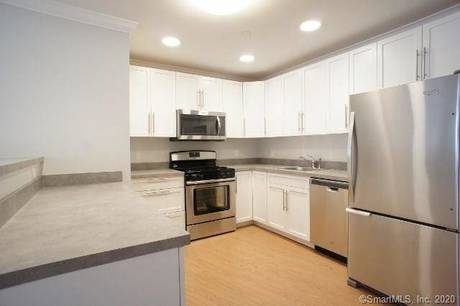 Condo Home For Rent in Norwalk CT 06850. Ranch house near beach side waterfront with 2 car garage.