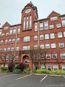 Condo Home For Sale in Bridgeport CT 06606. Ranch house near waterfront.