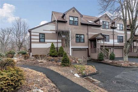 Condo Home Sold in Monroe CT 06468. townhouse near waterfront with swimming pool and 1 car garage.