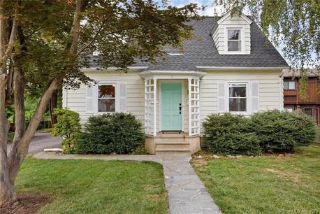 Single Family Home Sold in Norwalk CT 06854. cape cod house near waterfront with 1 car garage.