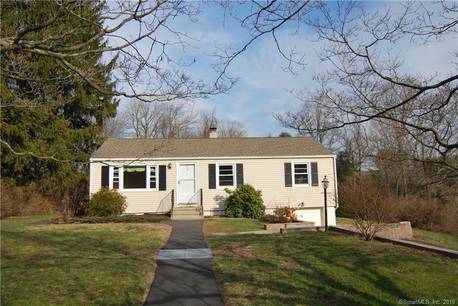 Single Family Home For Rent in Newtown CT 06482. Ranch house near waterfront with 1 car garage.