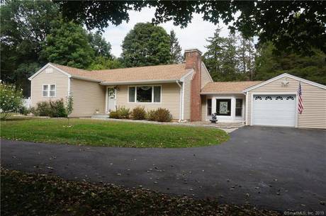 Single Family Home For Sale in Danbury CT 06811. Ranch house near waterfront with 1 car garage.