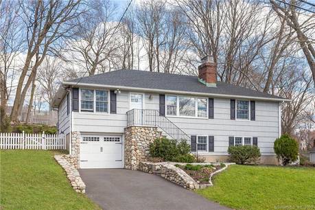 Single Family Home For Sale in Darien CT 06820. Colonial house near beach side waterfront with 1 car garage.