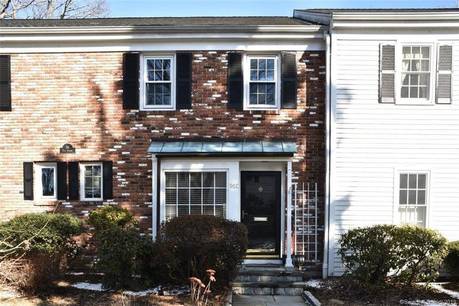 Condo Home Sold in New Canaan CT 06840. townhouse near waterfront with 1 car garage.